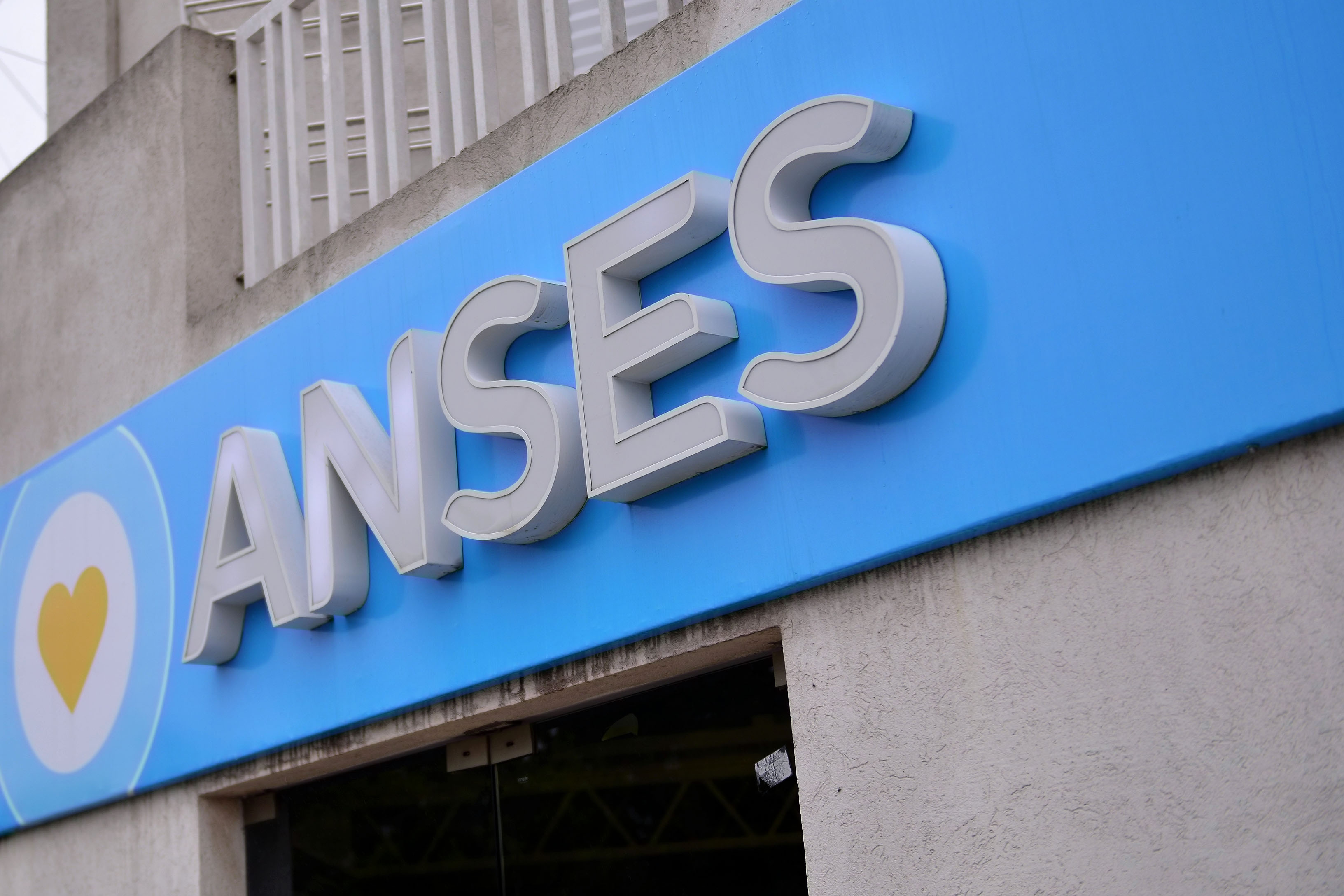 Buscan lanzar créditos de Anses para cancelar deudas familiares