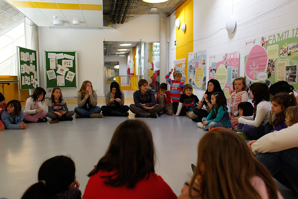 Angelina Alzogaray presentó el programa "Jóvenes y Democracia" para escuelas secundarias de la provincia