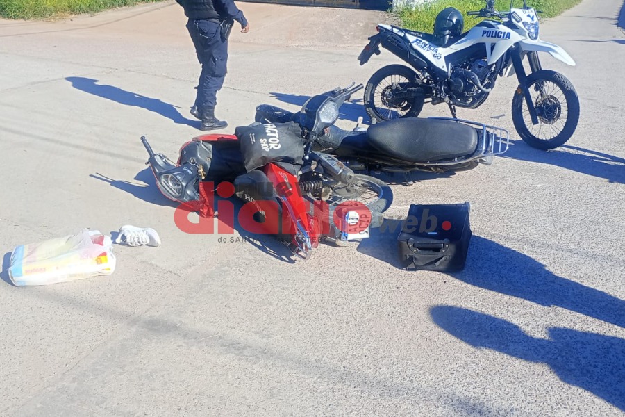 Dos jóvenes, uno de ellos guardiacárcel, hospitalizados tras fuerte choque de motos
