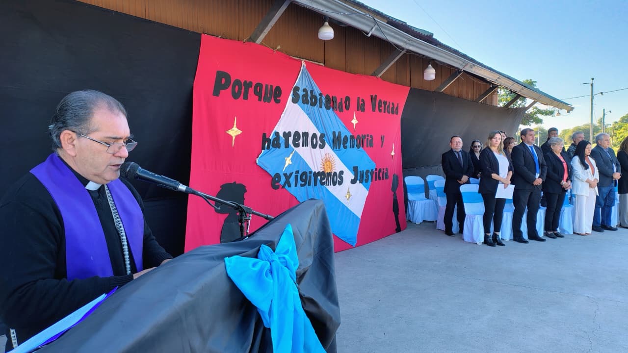 Fernández conmemoró el Día de la Memoria con un emotivo acto central