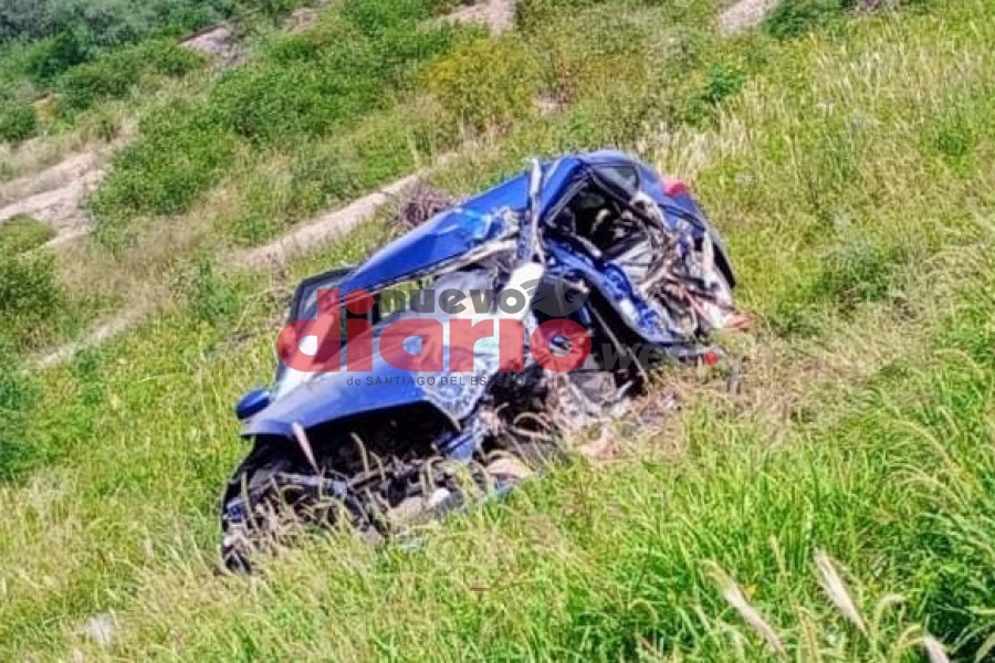 Tres muertos en un violento choque entre un auto y una camioneta cerca de Icaño