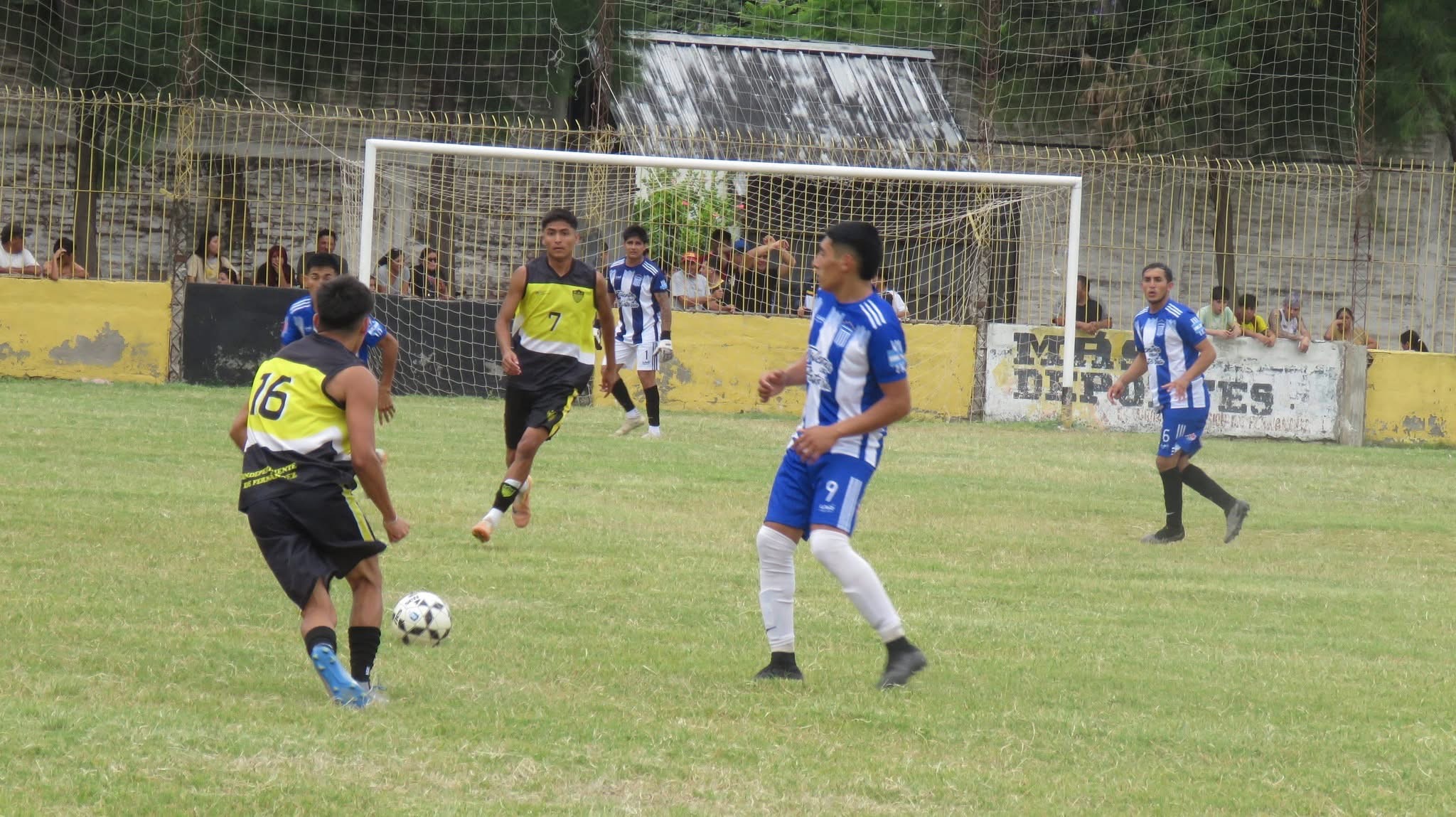 Empate en el amistoso entre Independiente de Fernández y San Martín de Brea Pozo