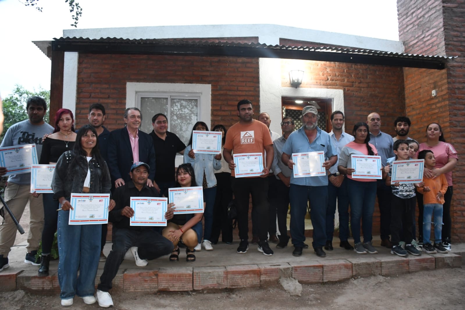 Entrega de viviendas sociales en Villa La Punta: 11 familias accedieron a su casa propia