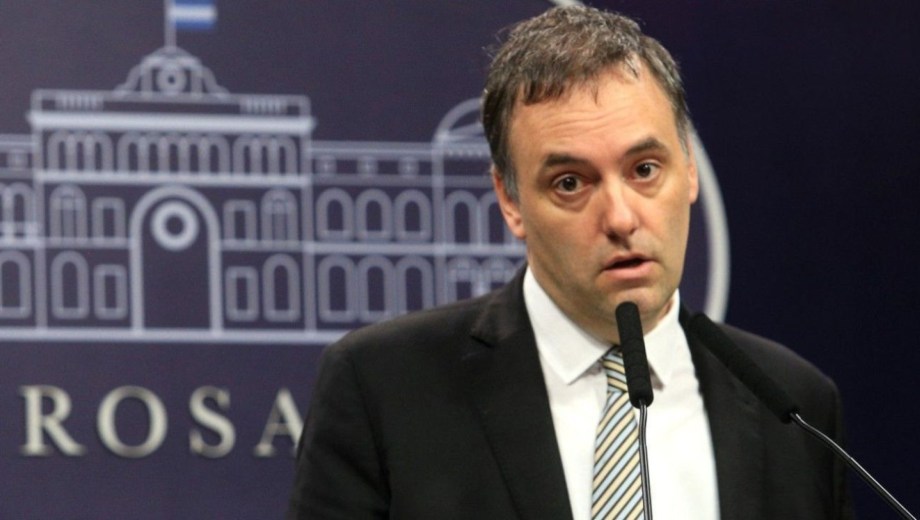 Escándalo por vuelos privados: nueva declaración complica la situación de Adorni