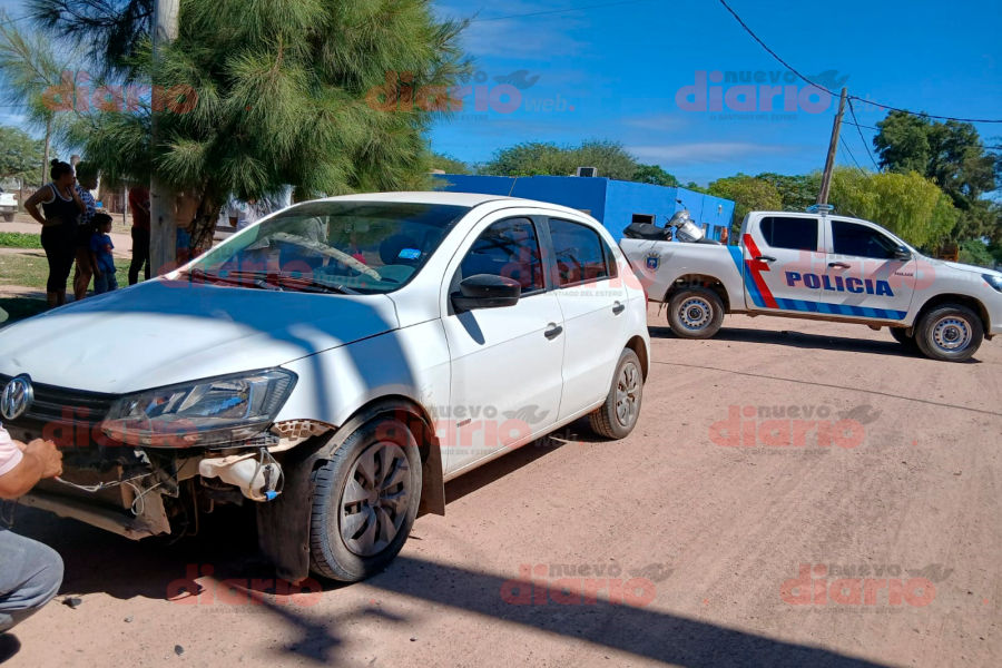 Fuerte choque de auto y moto deja una mujer hospitalizada en Bandera
