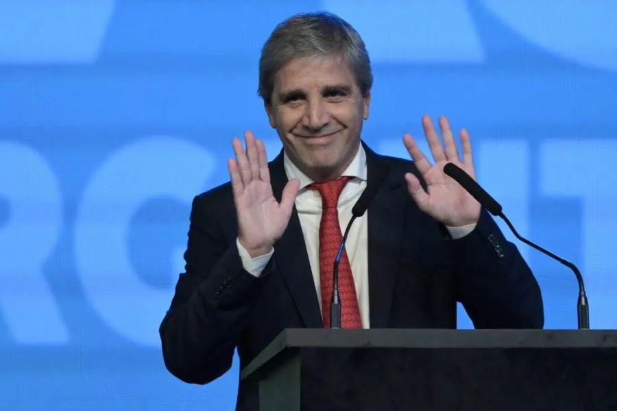 Luis Caputo: “Si el Banco Central no comprara 100 millones de dólares por día, el dólar estaría a $1.100”