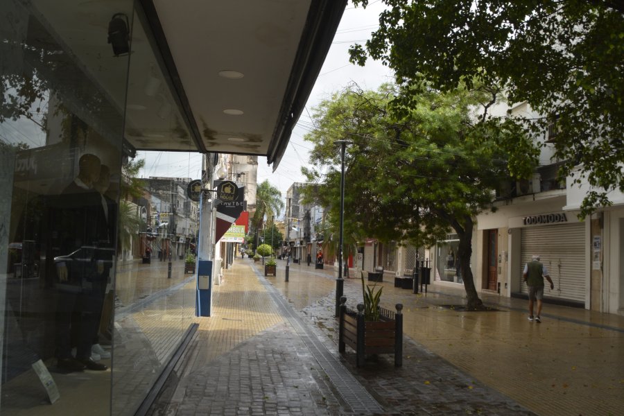 Fin de semana largo de abril: cómo funcionará el comercio, la administración y las escuelas en Santiago