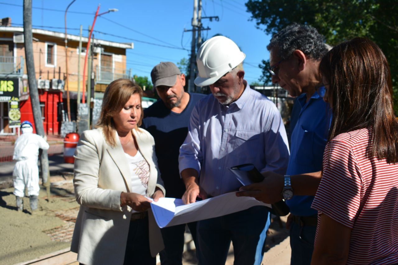 Norma Fuentes supervisó las obras de nuevo alcantarillado estratégico en la intersección de Viamonte y Aguirre