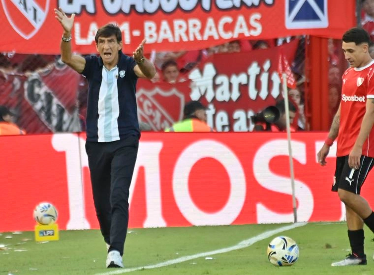 "No lo podemos matar": el fuerte respaldo de Gustavo Costas a "Maravilla" Martínez tras el clásico