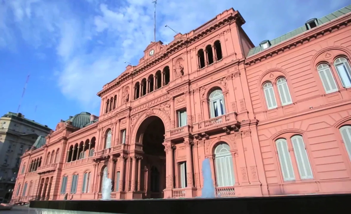 Suspenden el ingreso a Casa Rosada a periodistas de medios mencionados en la campaña rusa