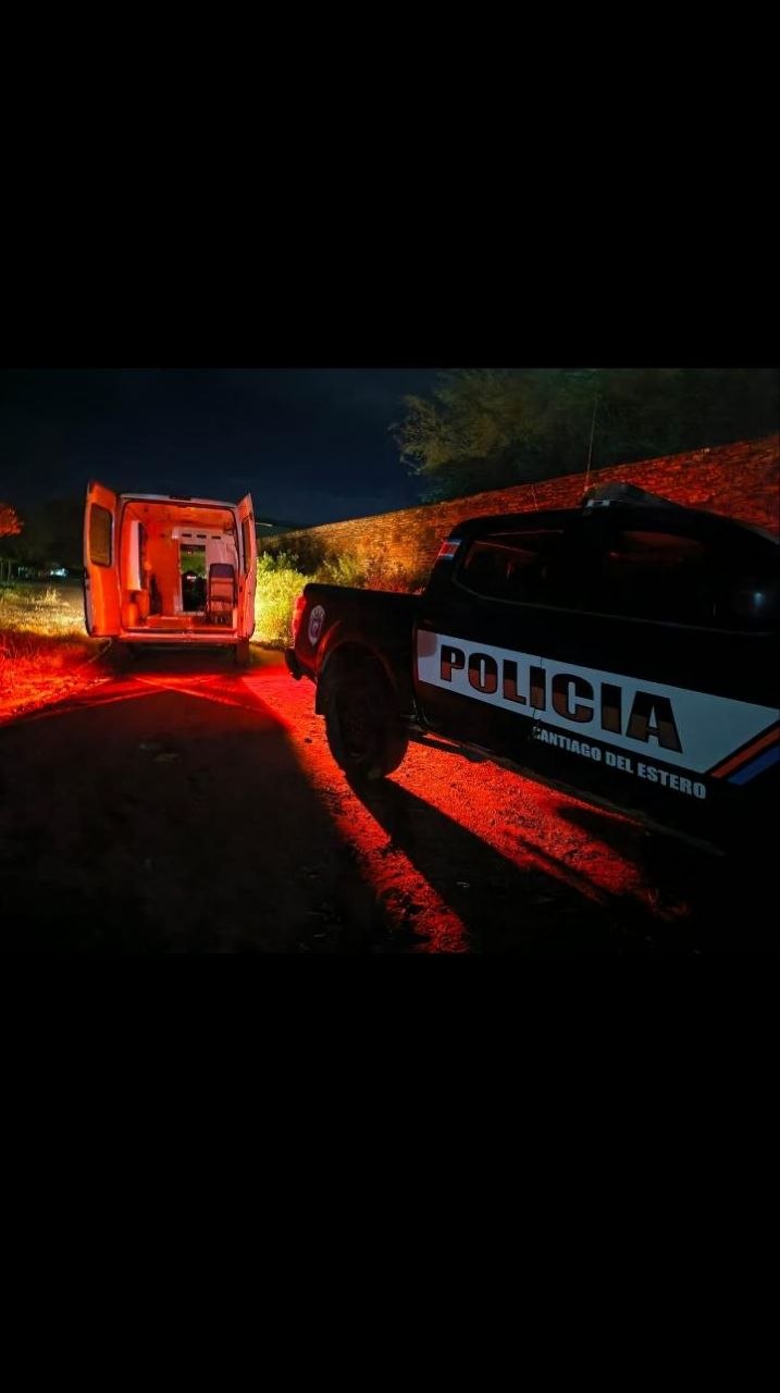 Policías asistieron a una joven en trabajo de parto y la trasladaron a pie por calles intransitables