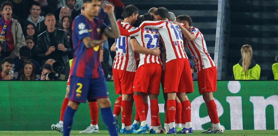 El Atlético de Madrid golpea en Barcelona y toma ventaja en la Champions