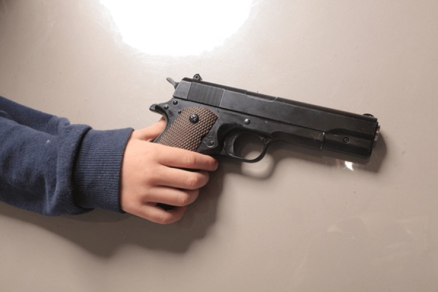 Alumno de 14 años llevó la réplica de un arma a la escuela y desató pánico