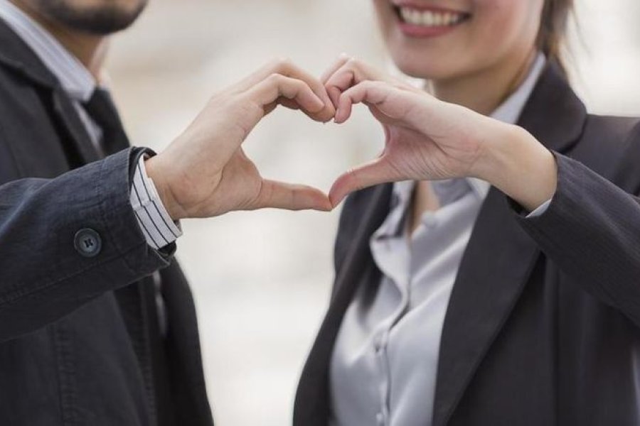 El amor también nace en la oficina: más de la mitad de los trabajadores se enamoró en su empleo
