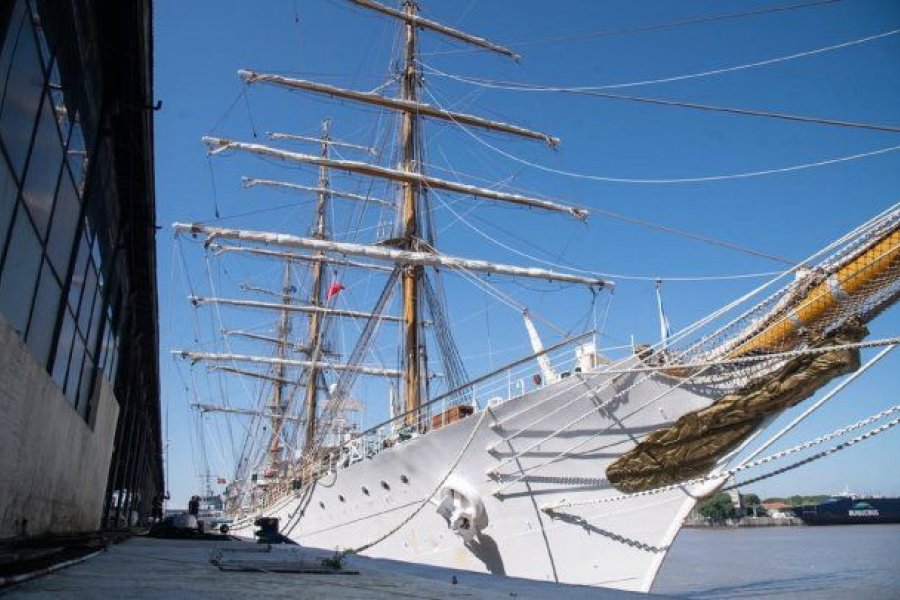 La Fragata Libertad inició su 54° viaje de instrucción con más de 250 tripulantes