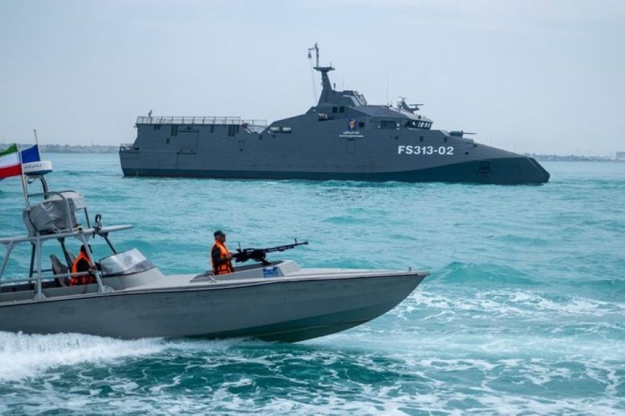 Irán asegura controlar el estrecho de Ormuz y lanza una fuerte advertencia a buques militares