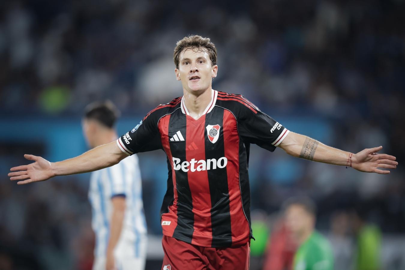 River se hizo fuerte en el Cilindro y llega entonado al Superclásico: derrotó 2-0 a Racing