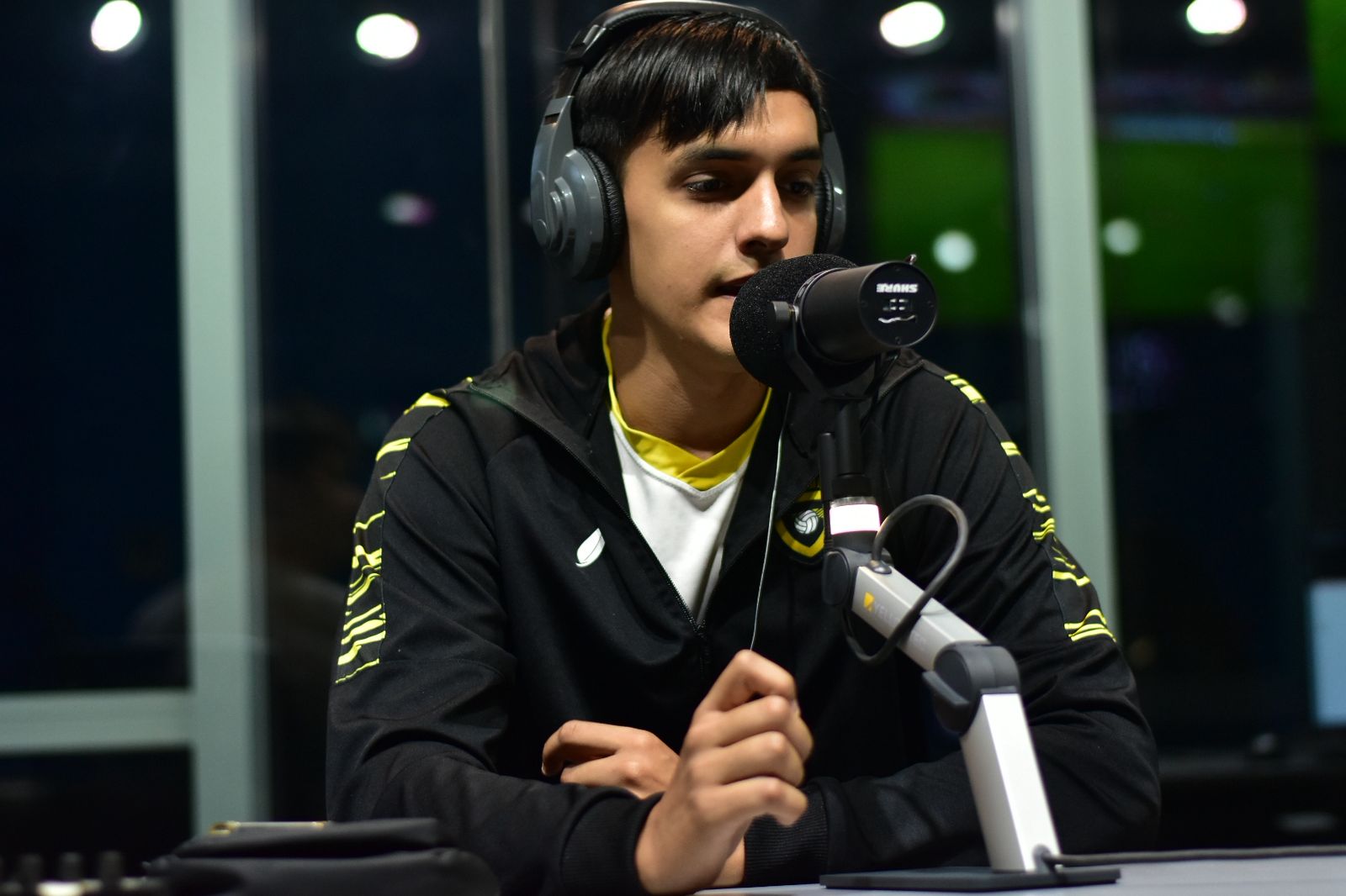 Matías Carabajal pasó por Radio LV11 y destacó el crecimiento del vóley en Mitre