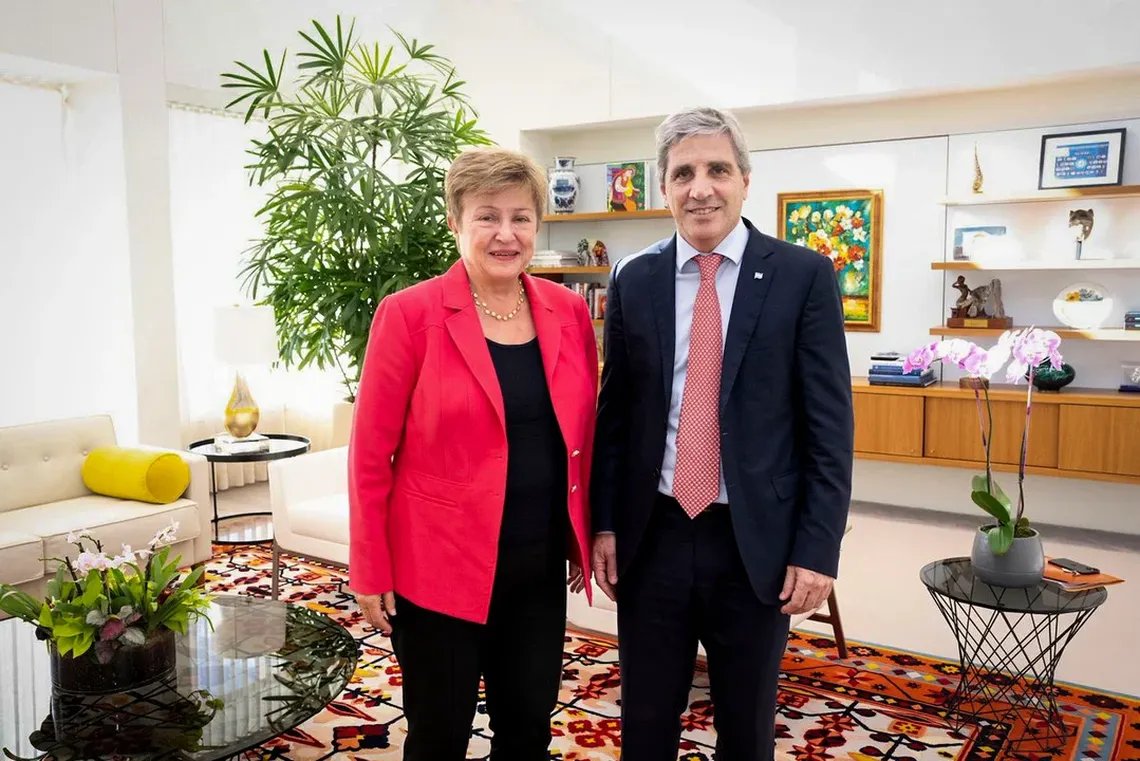 El FMI aprobó la segunda revisión y desembolsará 1.000 millones de dólares