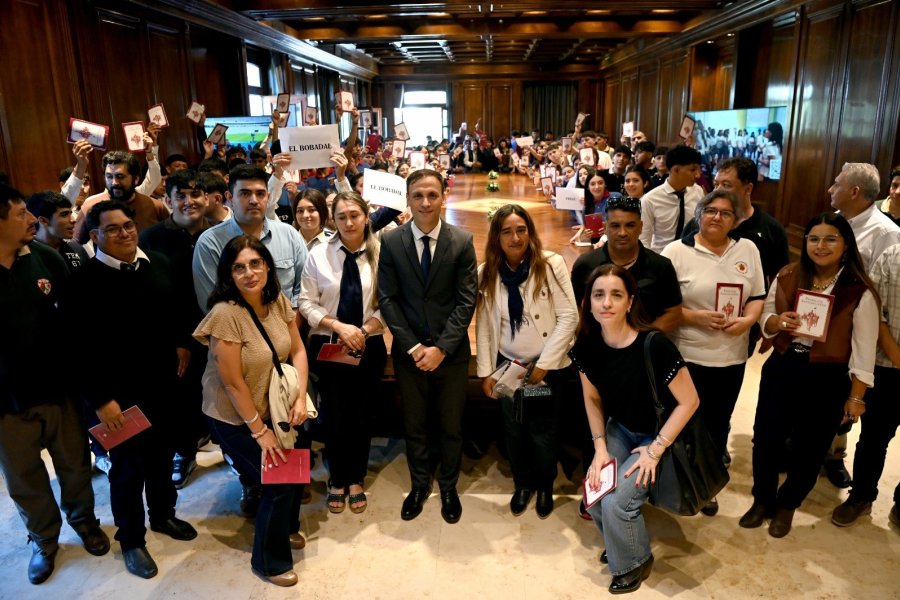 Estudiantes del interior recorrieron Casa de Gobierno en el marco de un programa educativo