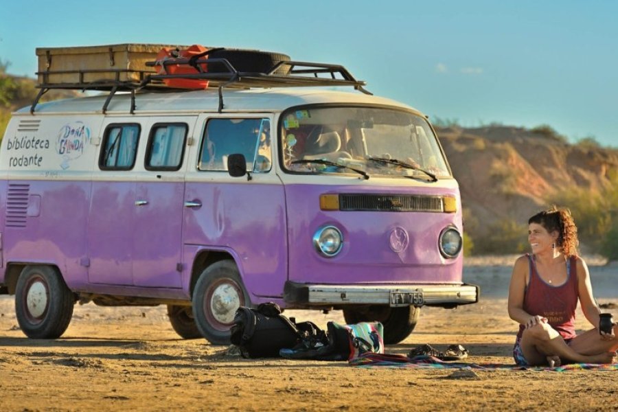 Diez años llevando lectura: la biblioteca rodante que recorre el país