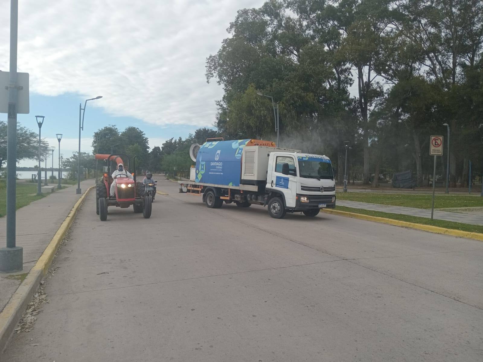 Operativo de fumigación en simultáneo en el Parque Aguirre y espacios públicos de la ciudad