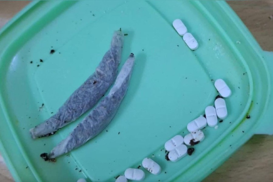 Intentó ingresar pastillas y marihuana ocultas en alfajores a una comisaría de Capital