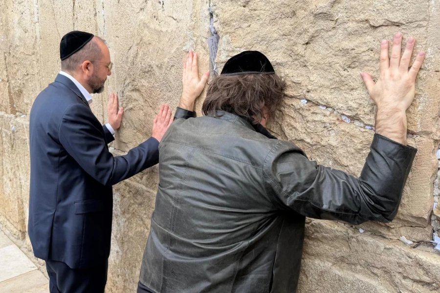 Javier Milei llegó a Israel: visita al Muro de los Lamentos y reunión clave con Netanyahu en agenda