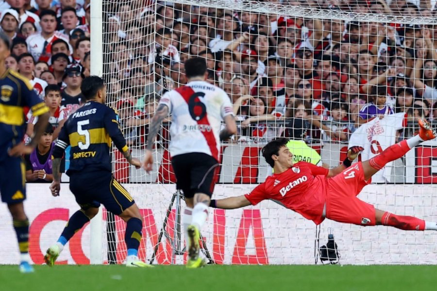 Insólito: el arquero de River pidió ayuda a jugadores de Boca antes del penal de Paredes