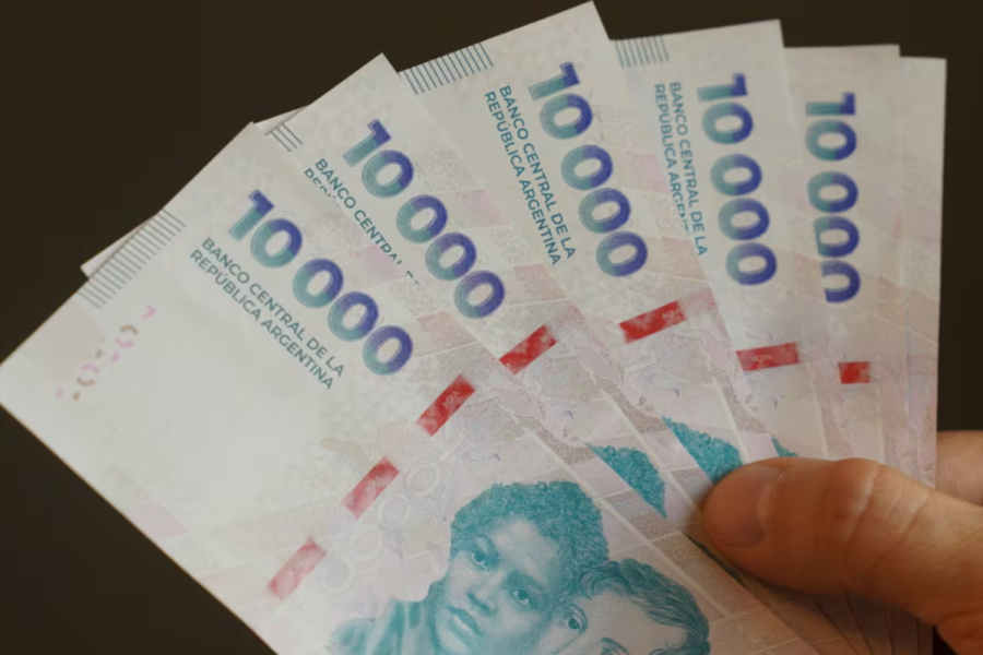 Madres titulares de AUH reciben un plus de $51.000: cuándo se cobra