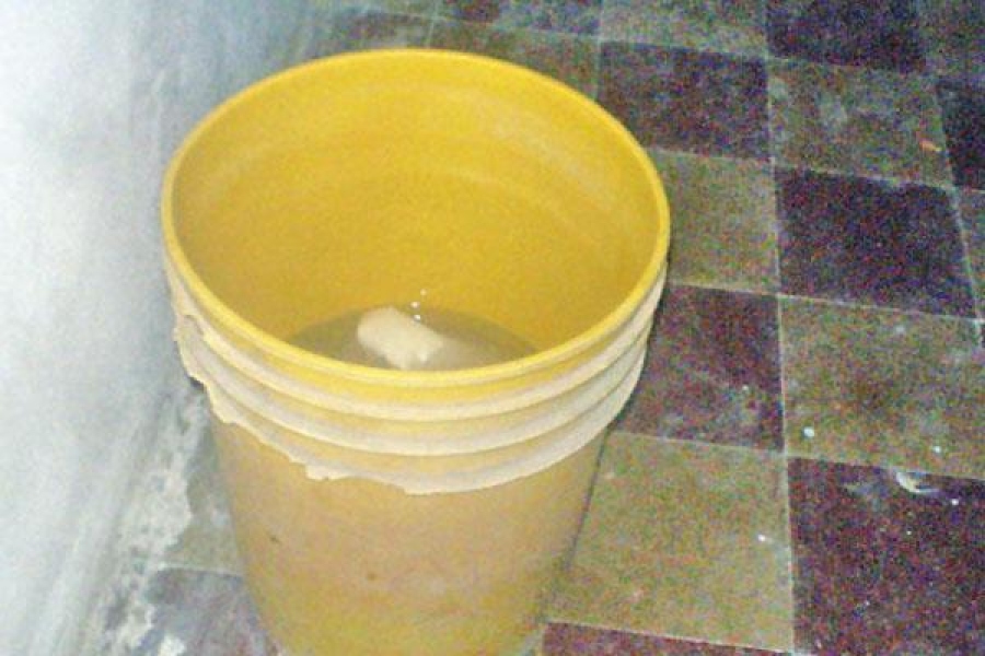 Una beba murió ahogada tras caer en un tacho con agua