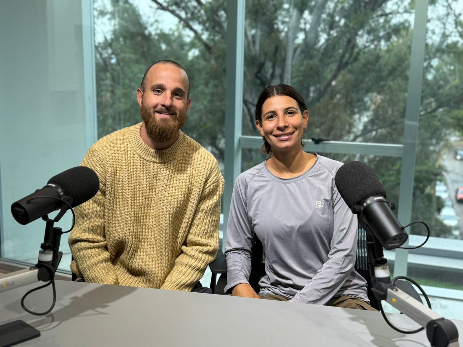 De Santiago a México en bicicleta: la historia de los jóvenes que renunciaron a la estabilidad para "vivir el proceso"