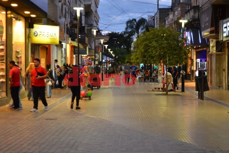 Cómo funcionará el comercio en Santiago este 27 de abril y 1 de mayo