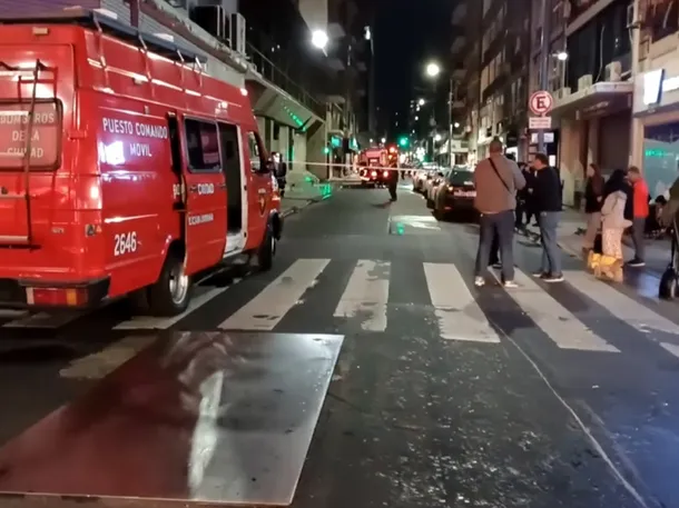 Madrugada de terror: un hombre con tobillera electrónica incendió su departamento tras una pelea
