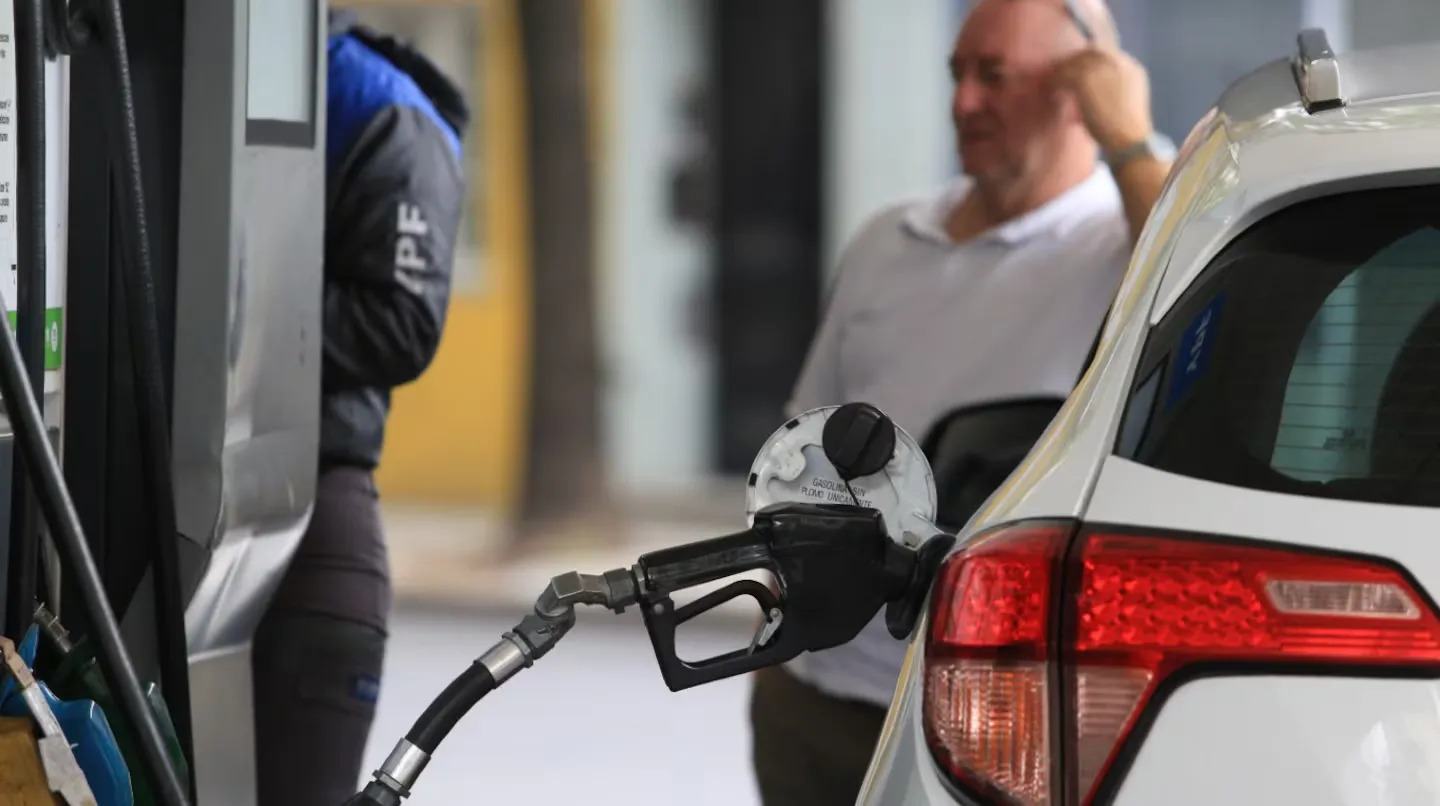 Combustibles: el Gobierno oficializó un nuevo aumento de impuestos que rige desde este viernes