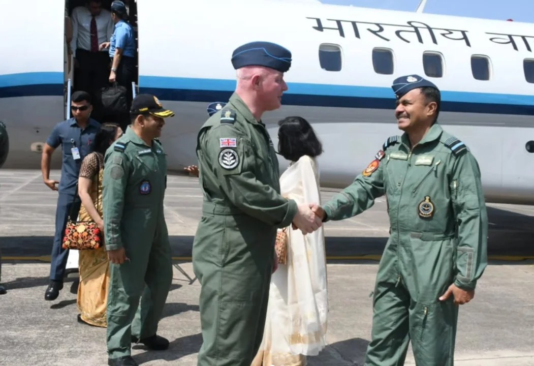 El jefe de la Fuerza Aérea británica ratificó que la defensa de Malvinas es "innegociable"