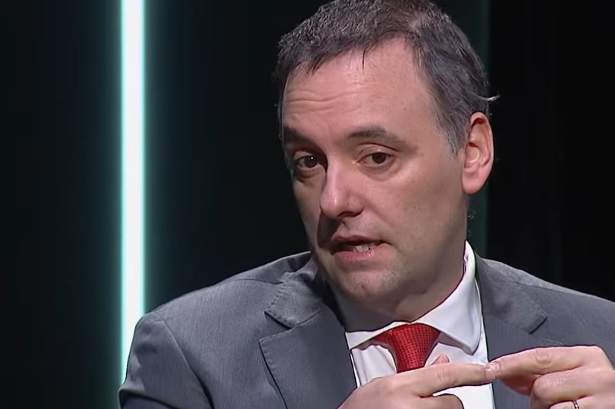 Fuerte caída en la imagen de Manuel Adorni: la valoración negativa ya supera el 70%